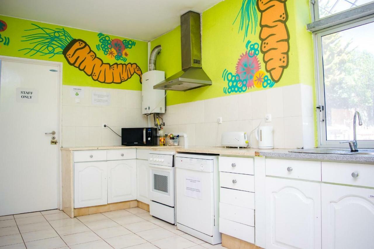 Terrace Beach House Panzió Carcavelos  Kültér fotó